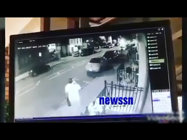 شاهد .. العصابة التي تستهدف الخليجيين في لندن تسرق سائح في الشارع