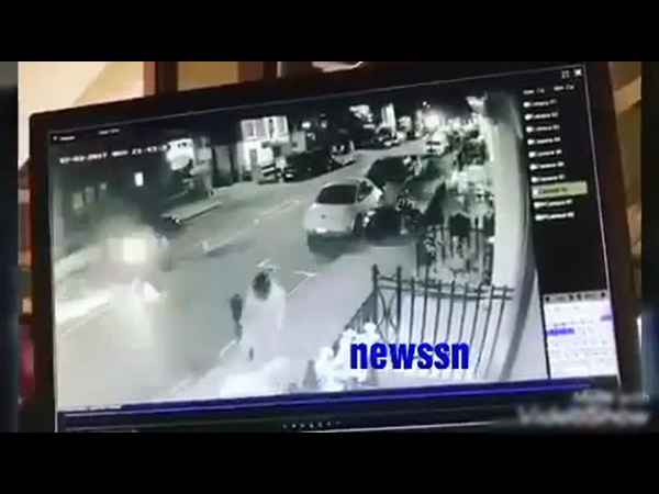 شاهد .. العصابة التي تستهدف الخليجيين في لندن تسرق سائح في الشارع