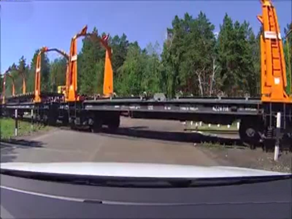 تهور سائق يؤدي إلى وقوع كارثة .. فيديو