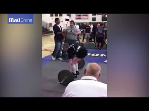 شاهد هذه الثمانينية التي أبهرت الجميع بفعلها أمر يعجز عنه الشباب