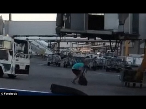 انتظروني .. هكذا صاح هذا الرجل لإيقاف الطائرة فهل نجح في مبتغاه
