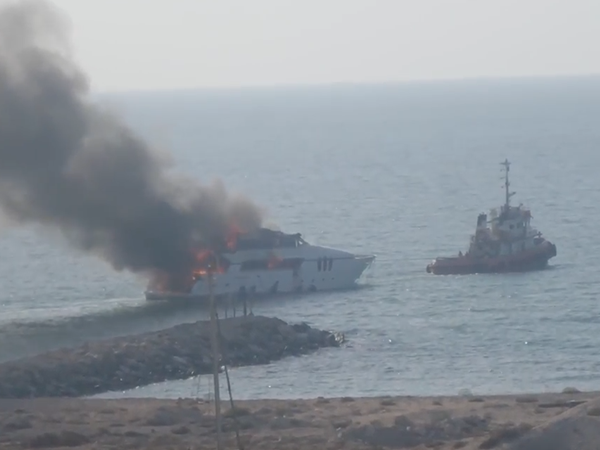 احتراق يخت في مارينا دبي والسبب مجهول