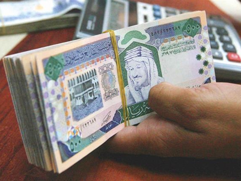 تفاصيل جديدة حول العلاوة السنوية في رواتب موظفي الجهات الحكومية السعودية، والكشف عن موعد الصرف
