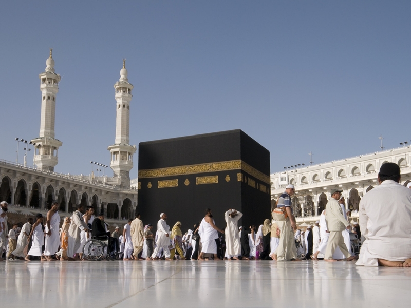 فيديو يكشف السر وراء برودة رخام الحرم المكي في عز الصيف