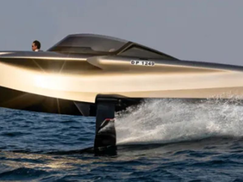 شاهد..تجربة مثيرة داخل "اليخت الطائر" الذي يسير على ارتفاع 5 أقدام فوق الماء