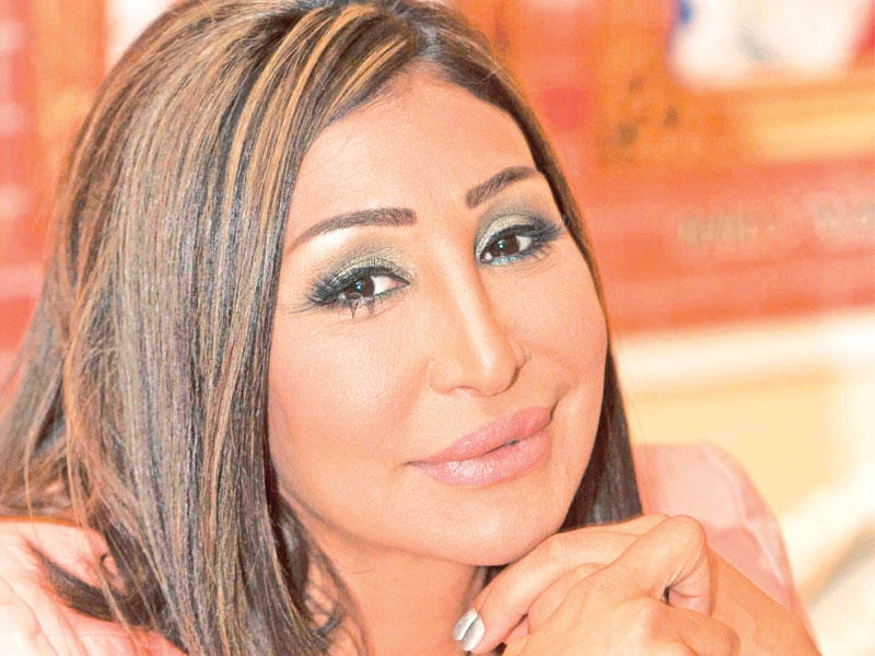 اضغط لمشاهدة الفيديو: حفل تخرج الفنانة الكويتية أحلام حسن أشبه بحفلات الزفاف!