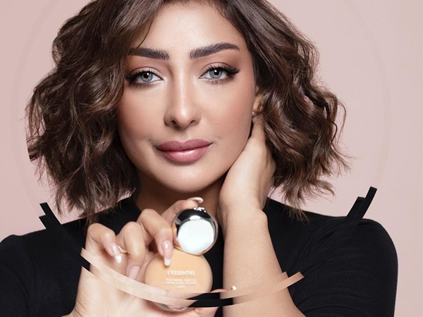 اضغط لمشاهدة الفيديو: خبيرة التجميل السعودية ريم السويدي تخلع الحجاب، وتبرر: "كنت مجبرة عليه"
