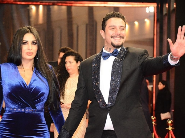 اضغط لمشاهدة الصور: سخرية واسعة من أحمد الفيشاوي بسبب صورة لزوجته!
