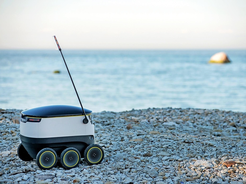 روبوتات ذاتية القيادة توصل الطعام حسب الطلب لموظفي وادي السيلكون