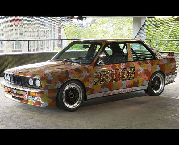 BMW تجمع سياراتها مع الفن... بالصور