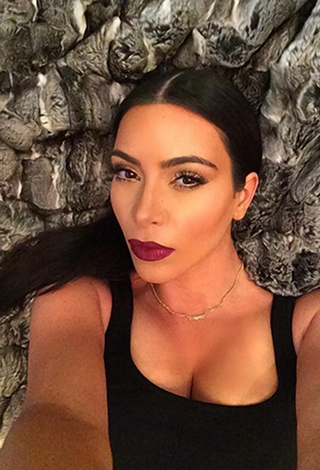 صور سيلفي كيم كارداشيان تكلفها اكثر من  100 ألف دولار سنوياً... اليك السبب