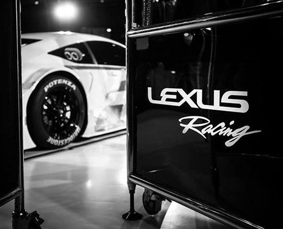 "لكزس" تكشف عن سيارة السباقات الجديدة RC F GT500