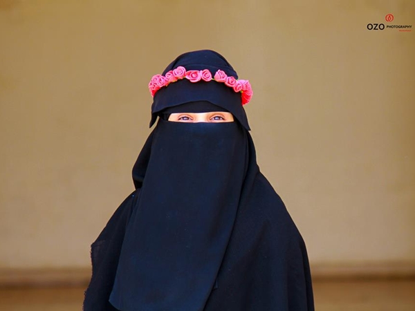 صور لفتاة منتقبة تثير أزمة على الفيس بوك
