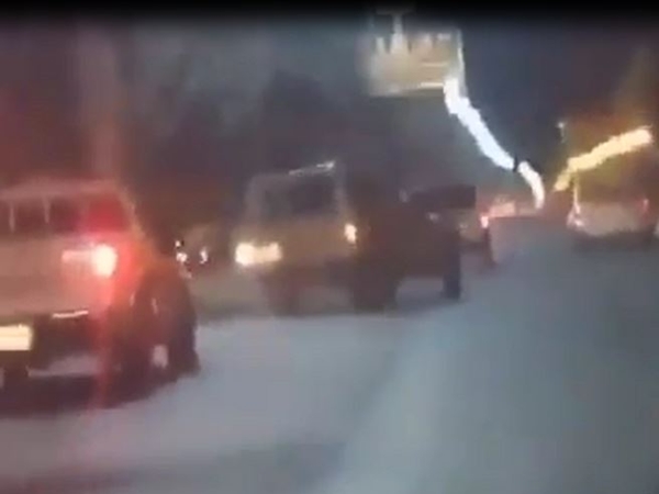 شاهد انقلاب السيارة بسبب التفحيط