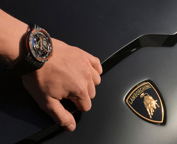Aventador S، ساعة جديدة فاخرة تمزج الجمال الإيطالي بالسويسري