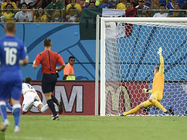 ايطاليا تفوز امام انكلترا 2-1 على ملعب آرينا دي أمازونيا