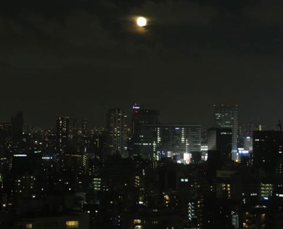 "Supermoon" الظاهرة القمرية الكاملة... بالصور