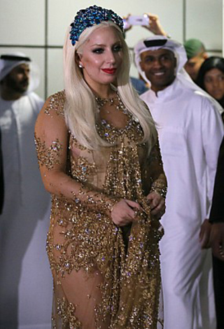"Lady Gaga"  تصل الى دبي وحفل كبير مساء اليوم