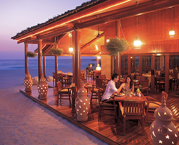 Jumeirah Beach Hotel ... فندق فخم لإقامة مميزة