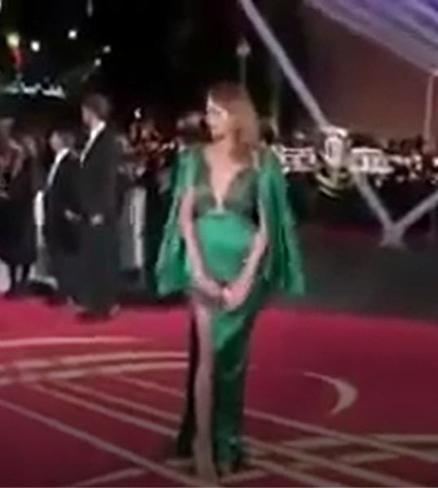 شاهد فنانة مغربية تتعرض لموقف محرج في مهرجان دبي السينمائي
