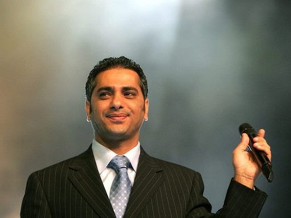 شاهد ابن فضل شاكر .. يحترف الغناء