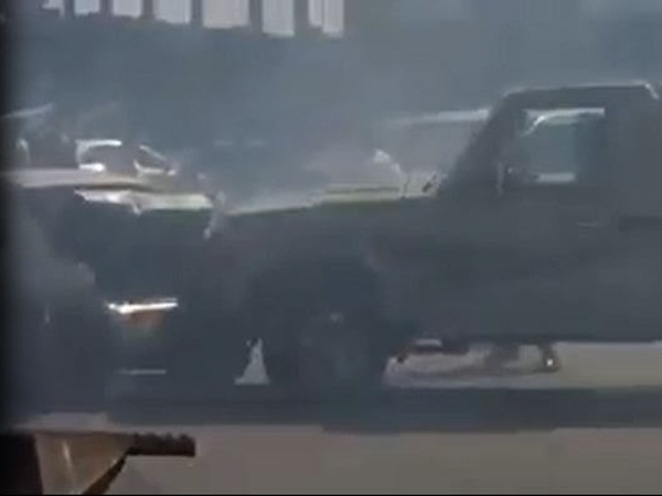 شاهد حظ لص سئ .. مكّن العاملون من القبض عليه