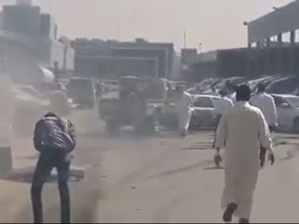 شاهد حظ لص سئ .. مكّن العاملون من القبض عليه