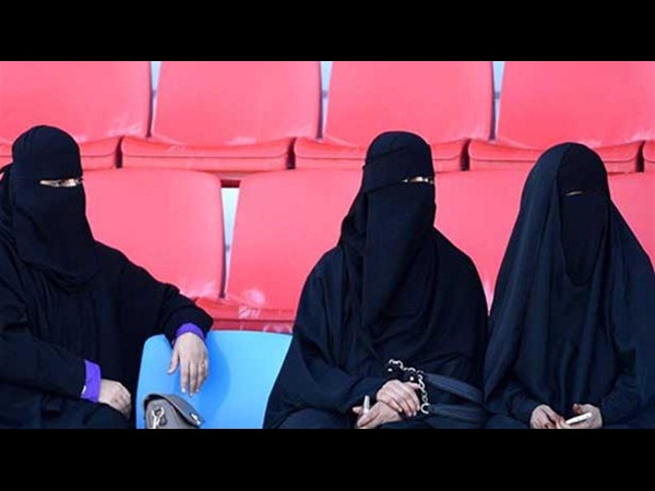 سعودي يطلق زوجته مدعيًا أنها أخته .. والزوجة ترد