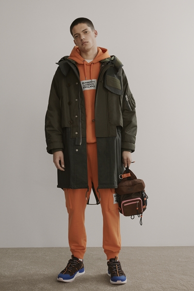 بعد نجاح مجموعته الأولى... Riccardo Tisci يكشف عن مجموعة Burberry لخريف وشتاء 2019