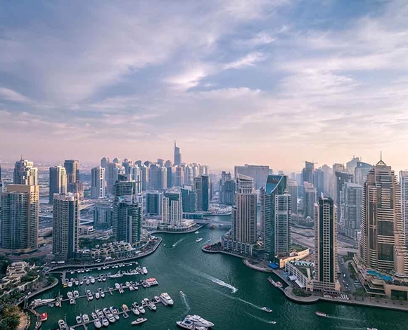 أكبر مدينة ألعاب مائية مطاطية الآن في دبي