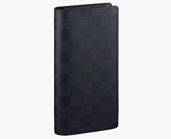 الرجولة والأناقة عنوان تشكيلة Damier Cobalt من "لويس فويتن"