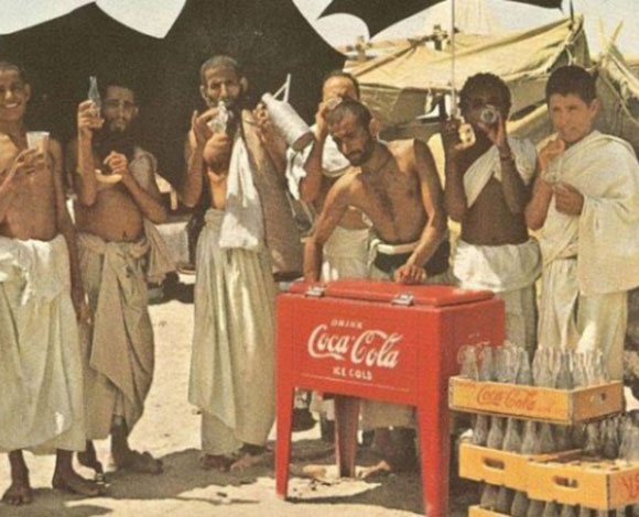 صور نادرة لأداء المسلمين مناسك الحج عام 1953