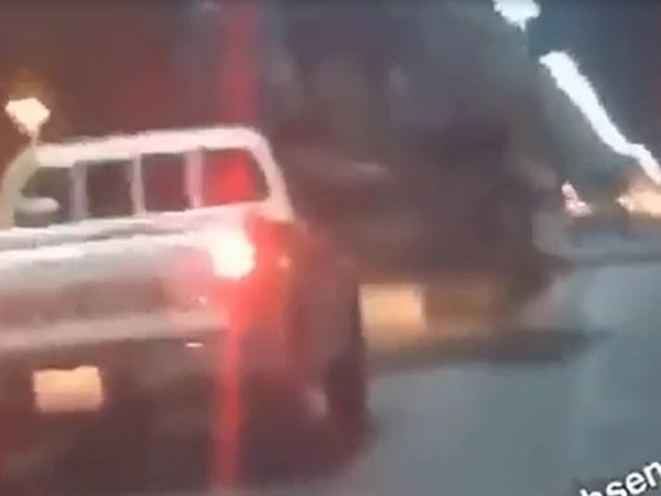 شاهد انقلاب السيارة بسبب التفحيط