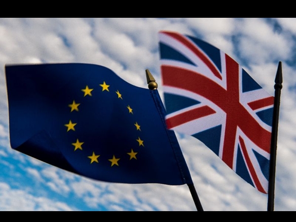 بريطانيا تصوّت للخروج من الاتحاد الأوروبي .. وكاميرون يقدّم استقالته