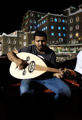 كاديلاك وبالتعاون مع "حسين الدغريري" يكتشفان مناطق جديدة في السعودية