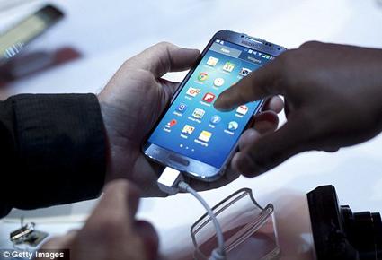رائد يكشف تفاصيل S4 Galaxy الجديد من سامسنونغ