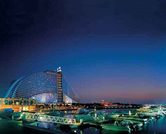 Jumeirah Beach Hotel ... فندق فخم لإقامة مميزة