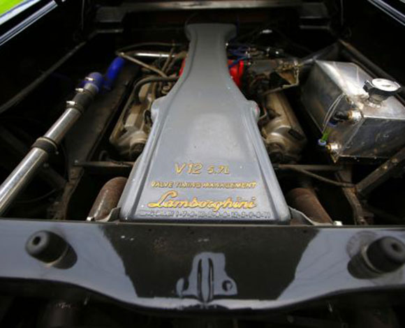 "Lamborghini Diablo" بنسخة مميزة لمحبي سباق السيارات والتفحيط