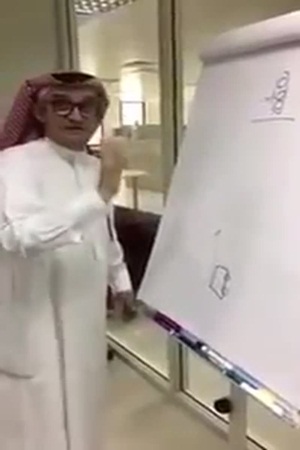 شاهد بالفيديو .. اختراع إشارة مرور ذكية للحد من مشكلة الانتظار قبل التوقف