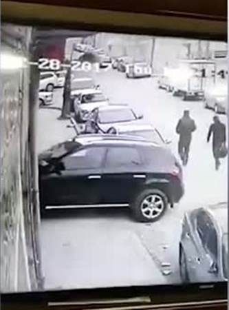 بالفيديو .. سرقة شنطة تحوي 530 ألف ريال