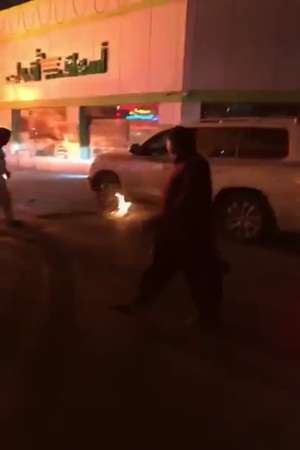 بالفيديو .. يضحي بحياته لمنع كارثة