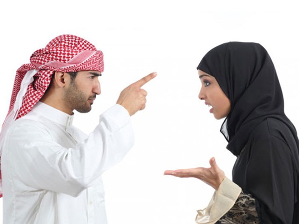 إماراتي يطلق زوجته في شهر العسل!