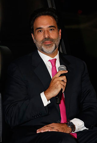 ستار سعد أحلى صوت وريكي مارتن نجم المسرح  