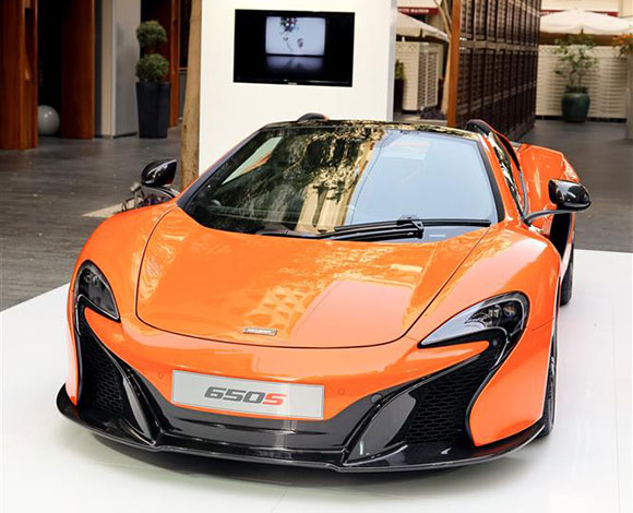 Motor Village يجمع السيارات الفارهة في دبي