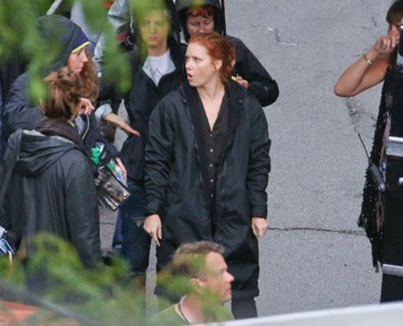 بين آفليك وأيمي آدامز في موقع تصوير فيلمهما الجديد 