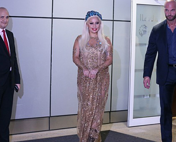 "Lady Gaga"  تصل الى دبي وحفل كبير مساء اليوم