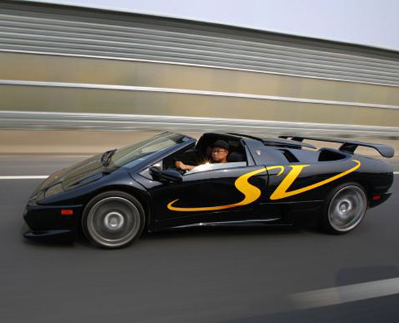 "Lamborghini Diablo" بنسخة مميزة لمحبي سباق السيارات والتفحيط