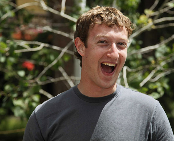 هذا هو السر وراء ارتداء زوكربيرغ التي شيرت نفسه