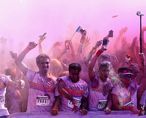 "سباق الألوان Color Run" في دبي بالصور