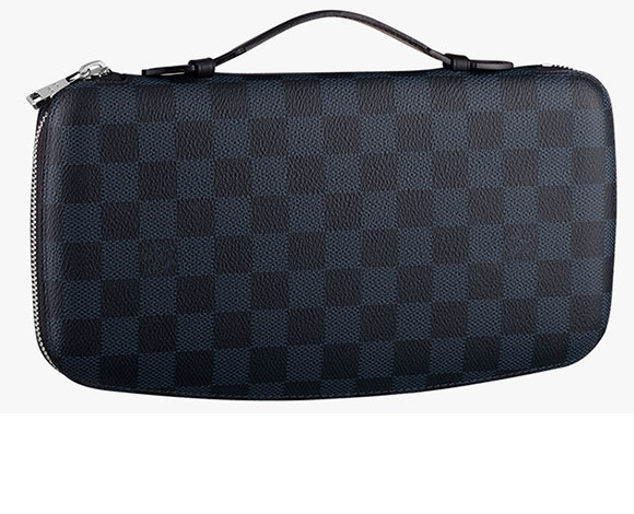 الرجولة والأناقة عنوان تشكيلة Damier Cobalt من "لويس فويتن"